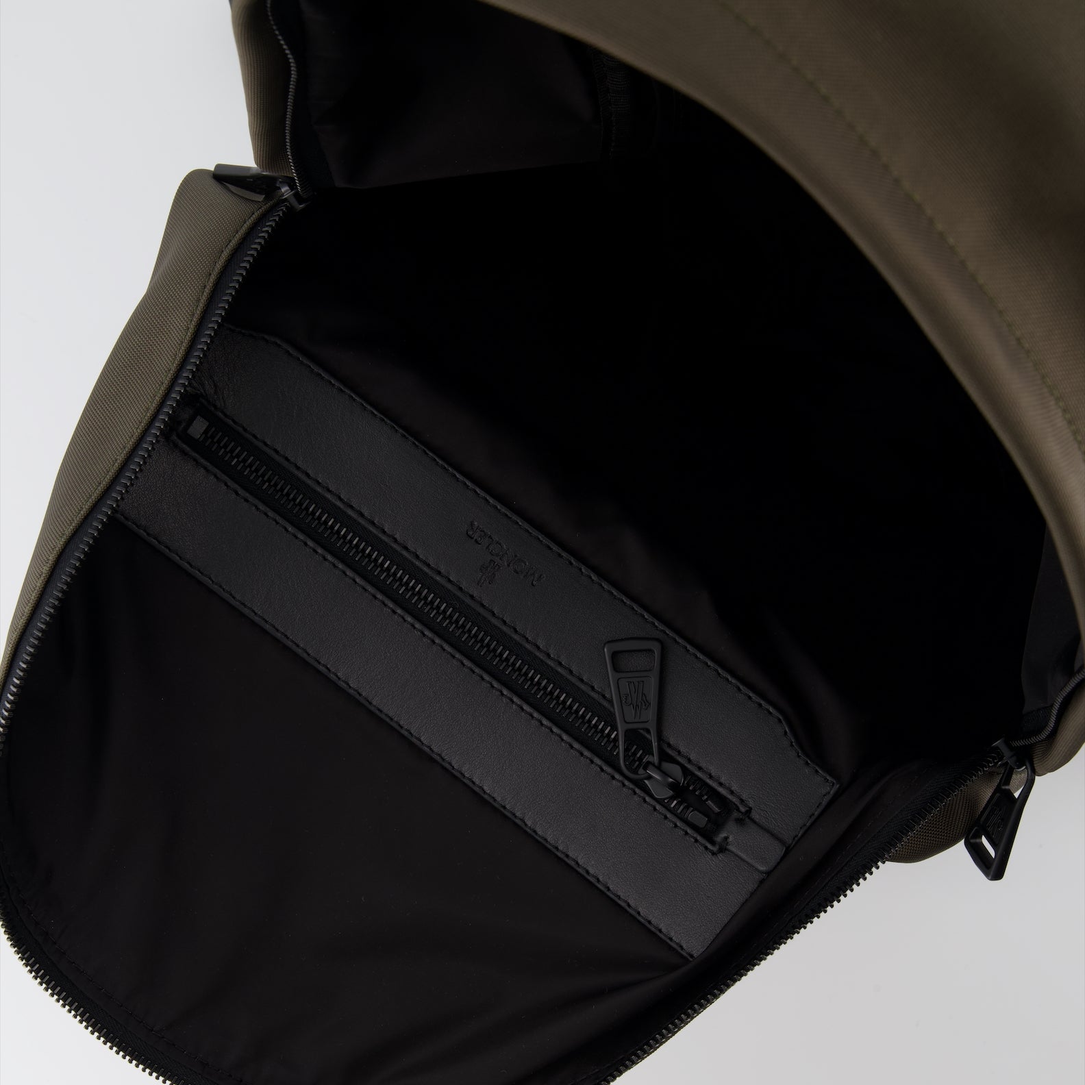 Sacs à dos Sac à dos Pierrick Moncler Kaki Homme