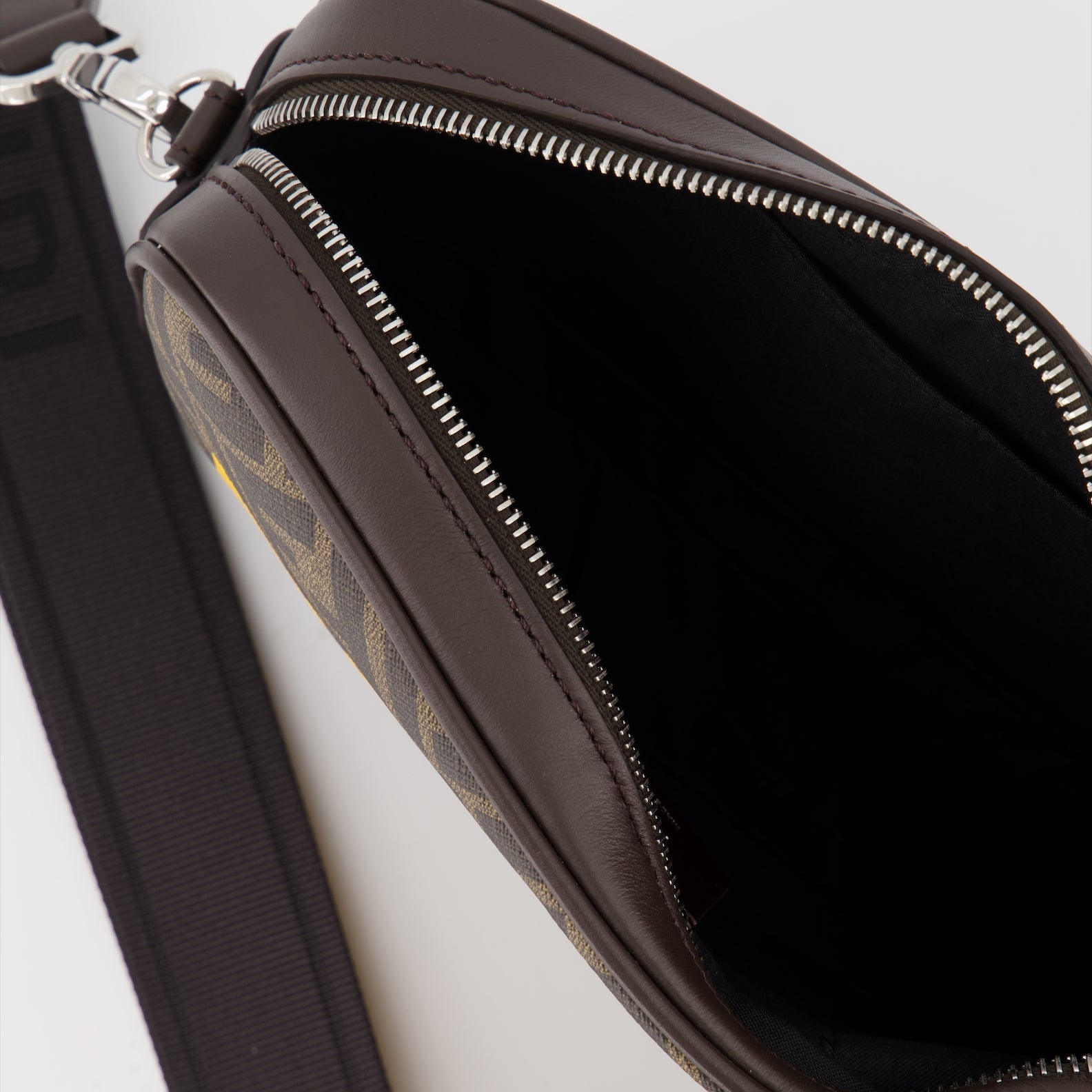 Sacs bandoulière Sac Camera Case Fendi Marron Homme