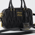 Bolsos de mano y al hombro Sac en cuir nappa Miu Miu Negro Femme