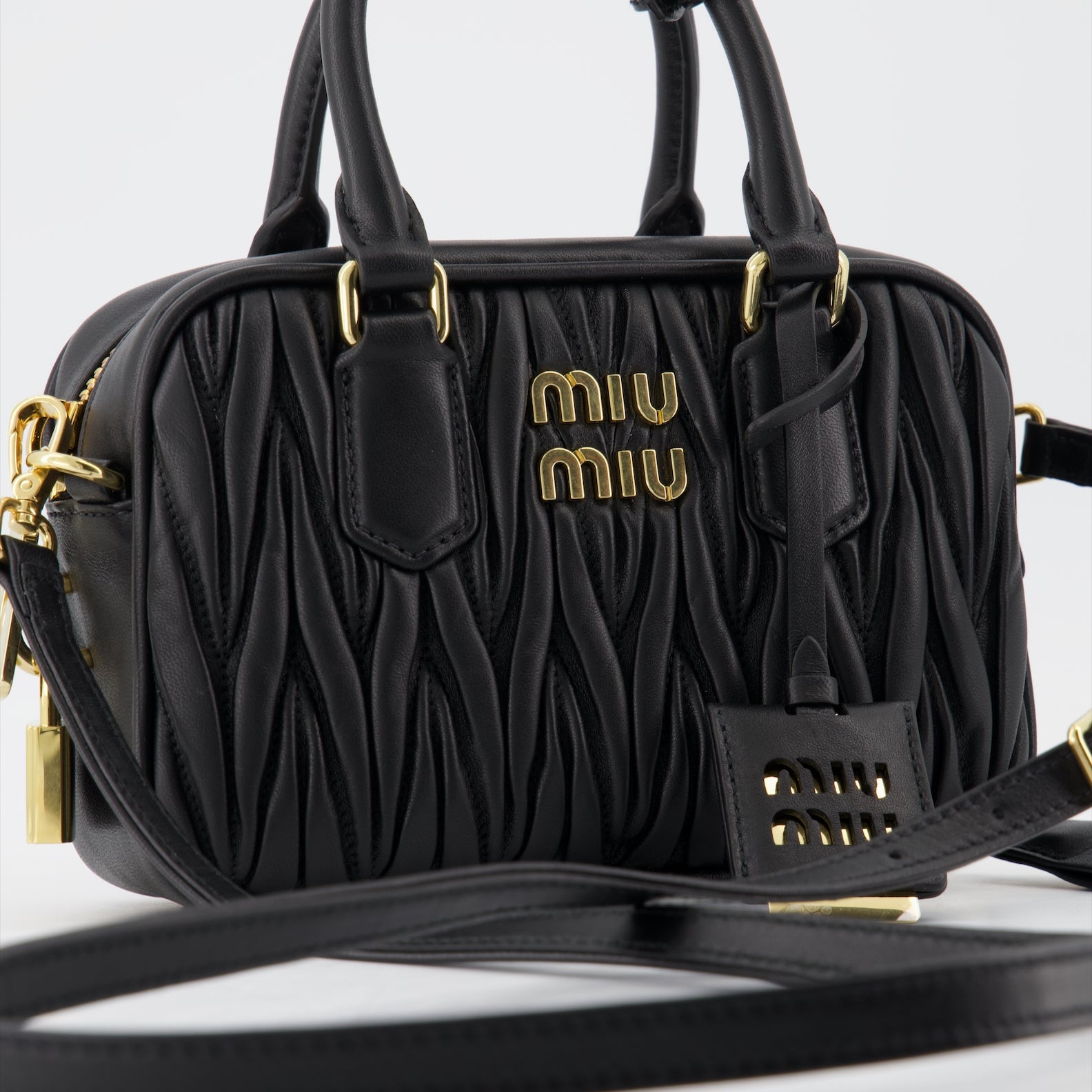 Bolsos de mano y al hombro Sac en cuir nappa Miu Miu Negro Femme