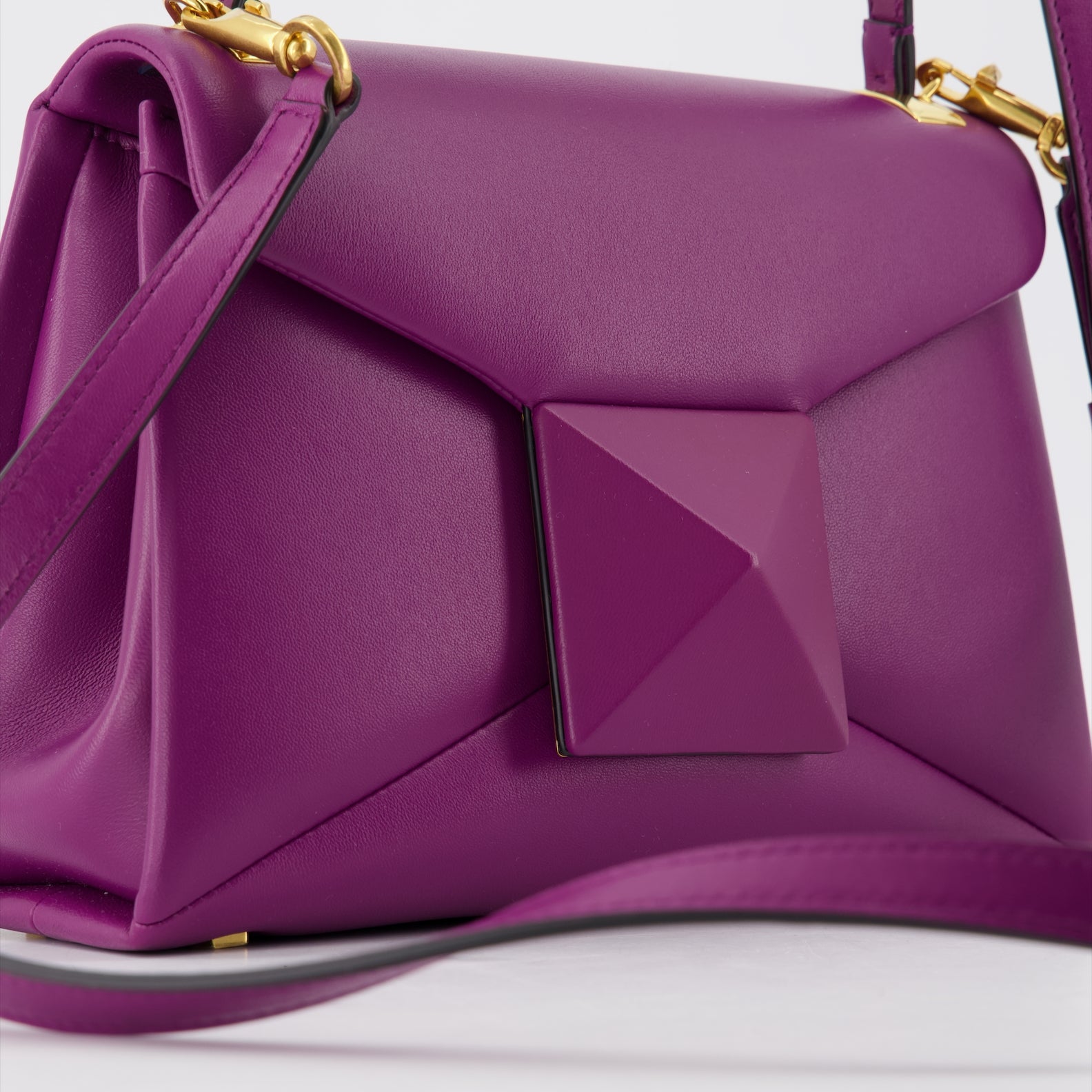 Bolsos de mano y al hombro Sac One Stud Valentino Garavani Púrpura Femme