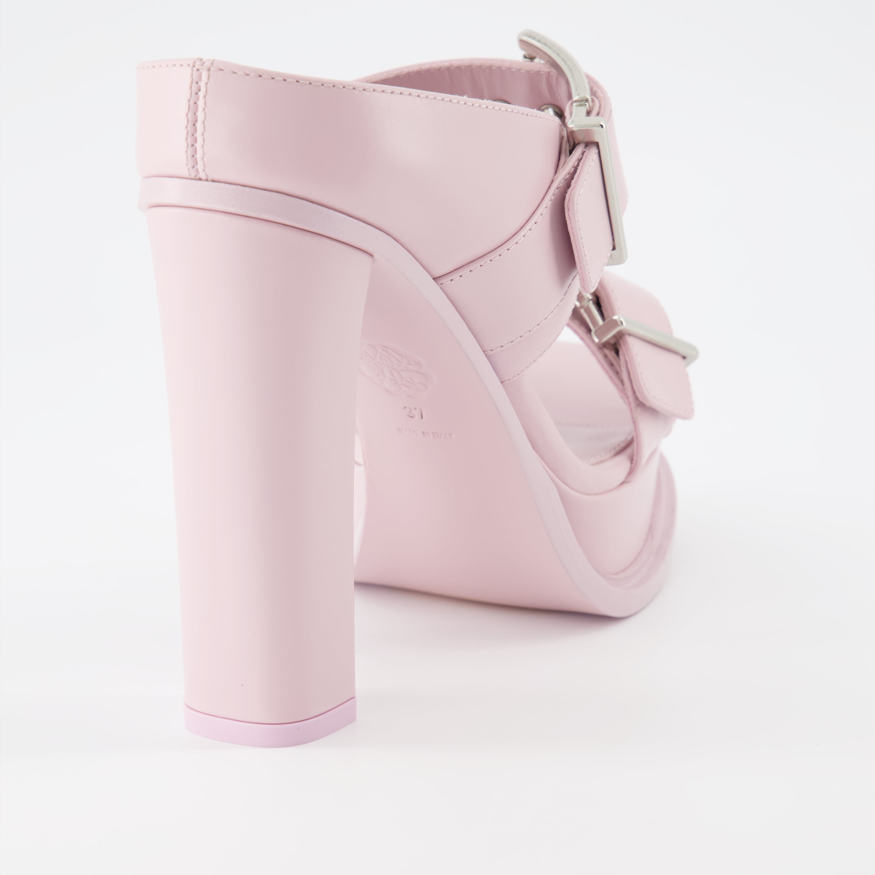 Sandales à boucles et plateformes roses