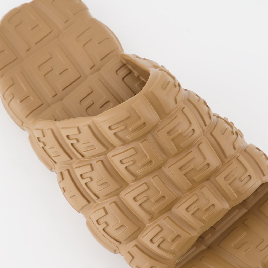 オープントゥシューズ フェンディ クラウド サンダル Fendi 茶色 男