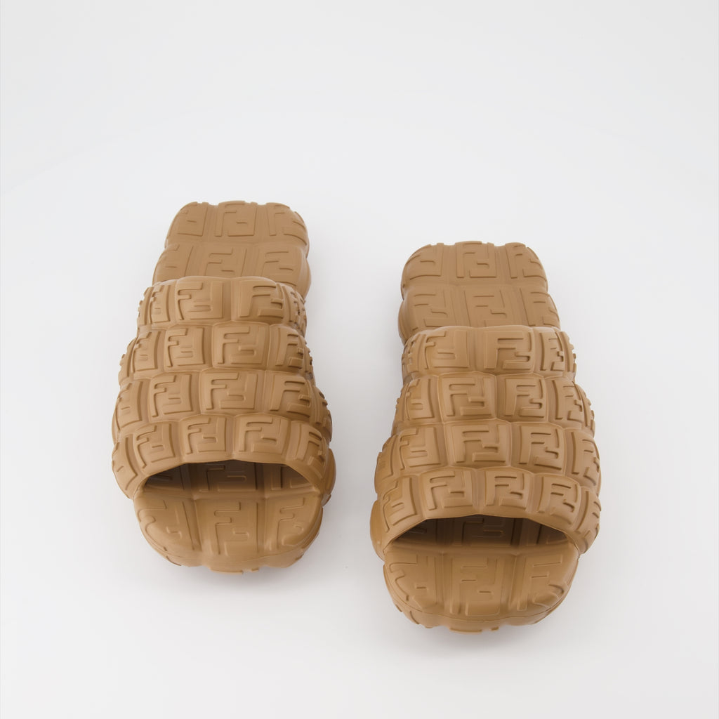 オープントゥシューズ フェンディ クラウド サンダル Fendi 茶色 男
