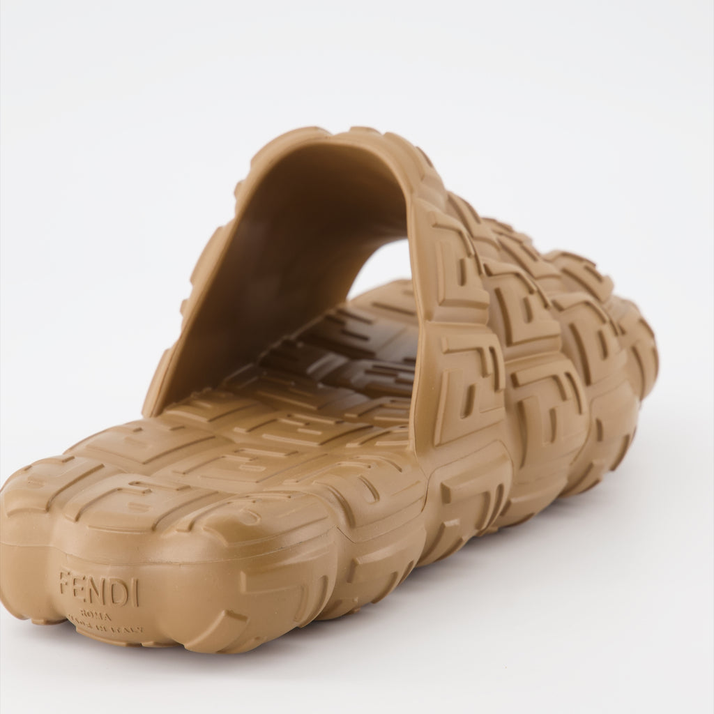 オープントゥシューズ フェンディ クラウド サンダル Fendi 茶色 男