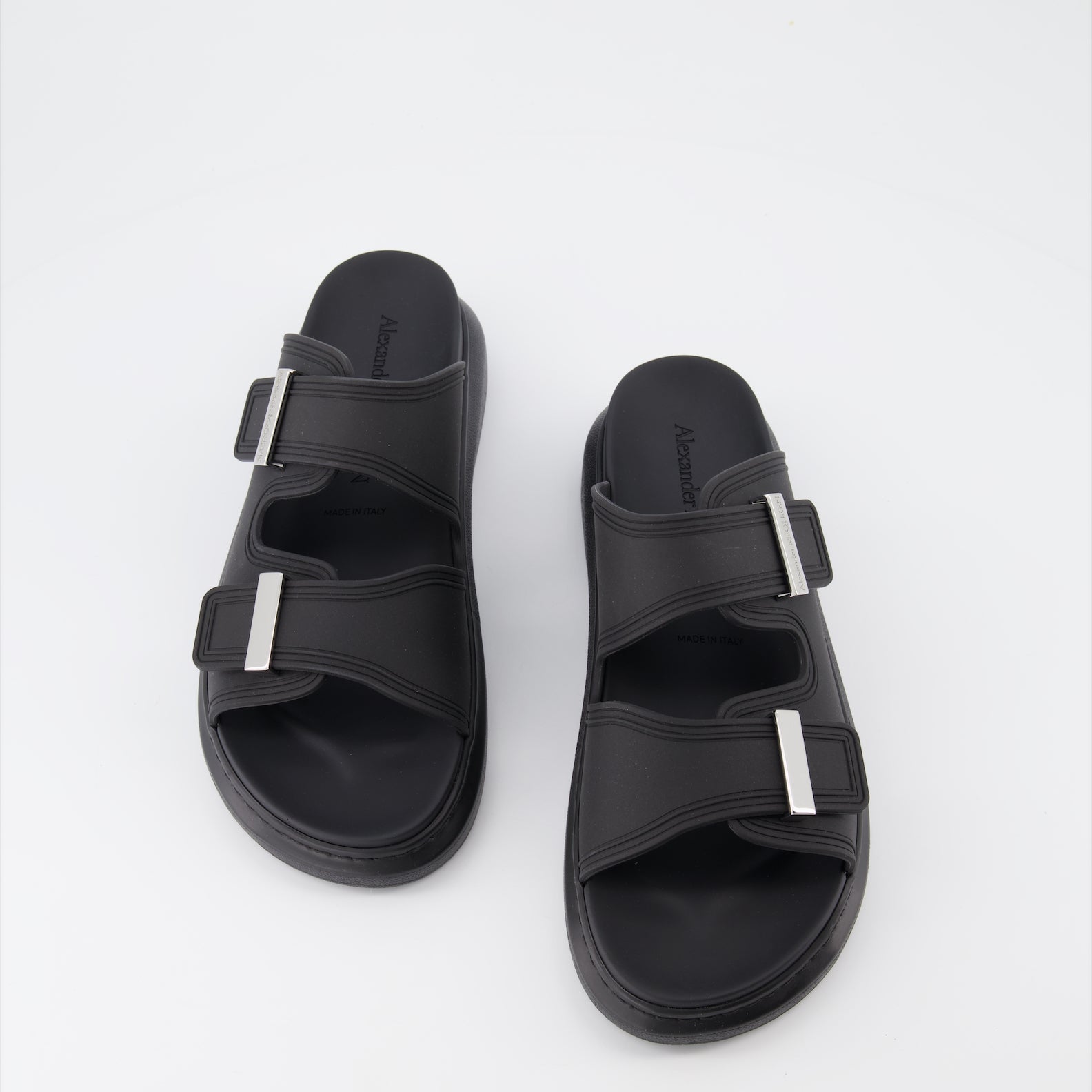 オープントゥシューズ ハイブリッドサンダル Alexander McQueen 黒 男